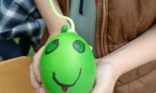 Zielona gniotka, przygotowana przez dzieci
